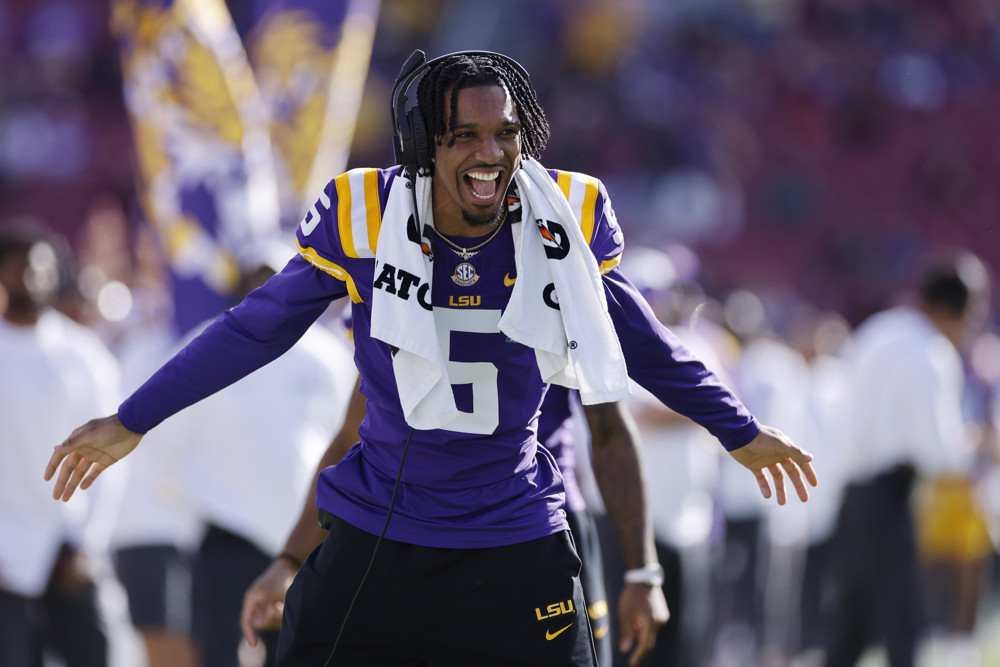 TAMPA, FL - JANUARY 01: LSU Tigers quarterback Jayden Daniels (5) reacts from the sideline during the ReliaQuest Bowl against the Wisconsin Badgers on January 1, 2024 at Raymond James Stadium in Tampa, Florida. (Photo by Joe Robbins/Icon Sportswire)