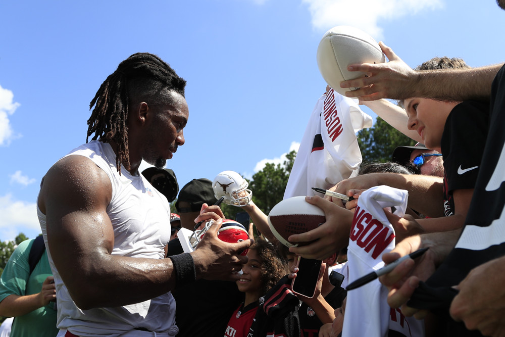 FLOWERY BRANCH, GA - AUGUST 05: Atlanta Falcons running back Bijan Robinson #7 signs autographs for fans after Atlanta Falcons training camp on August 5, 2023 at IBM Performance Field in Flowery Branch, GA.(Photo by Jeff Robinson/Icon Sportswire)